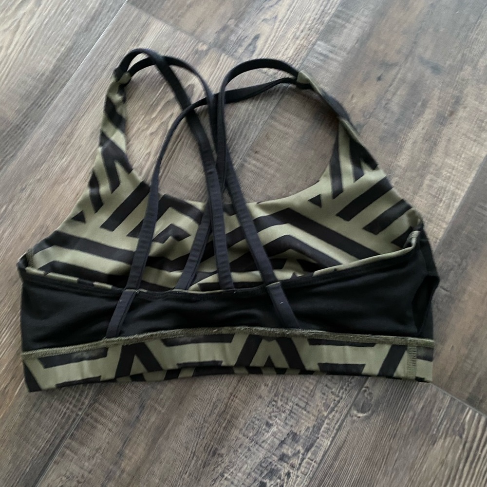 Lululemon - Picture 6 of 7